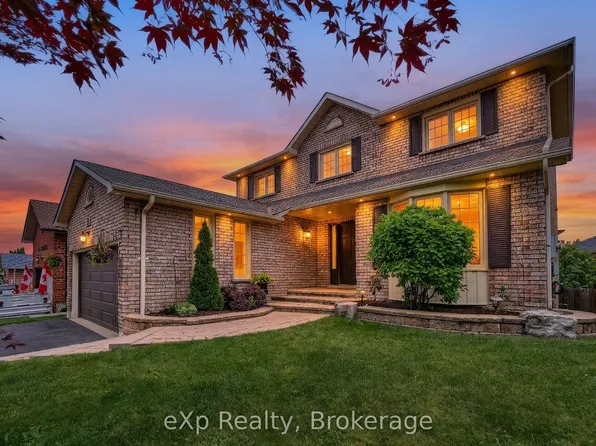 43 Forest Heights St, Whitby, ON L1R 1T7
