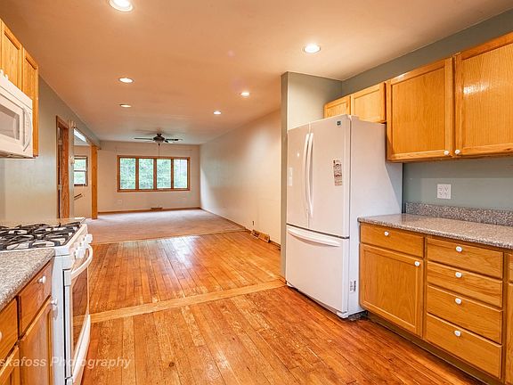 4th image of 1315 Lotus Dr