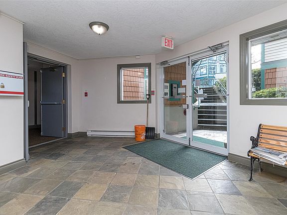 5th image of 894 Vernon Ave #212