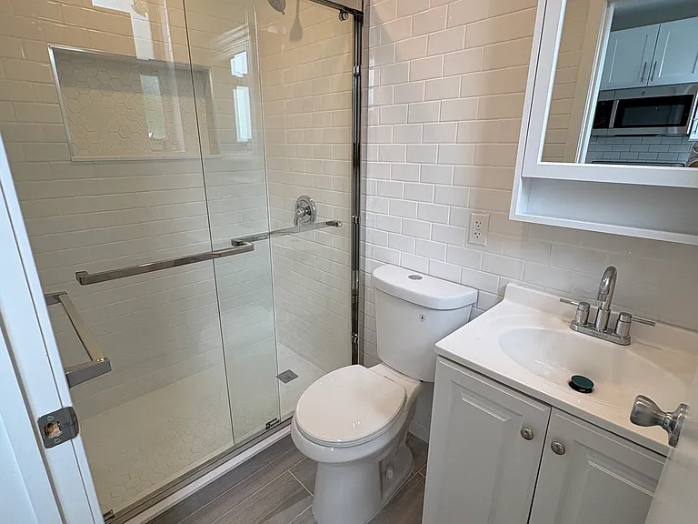 3068 45th St #3RR — Photo 11