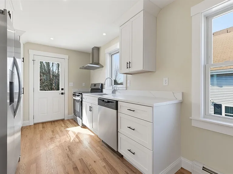 20 Beacon St #2 — Photo 3