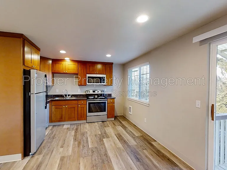2301 S 74th St #14 — Photo 3