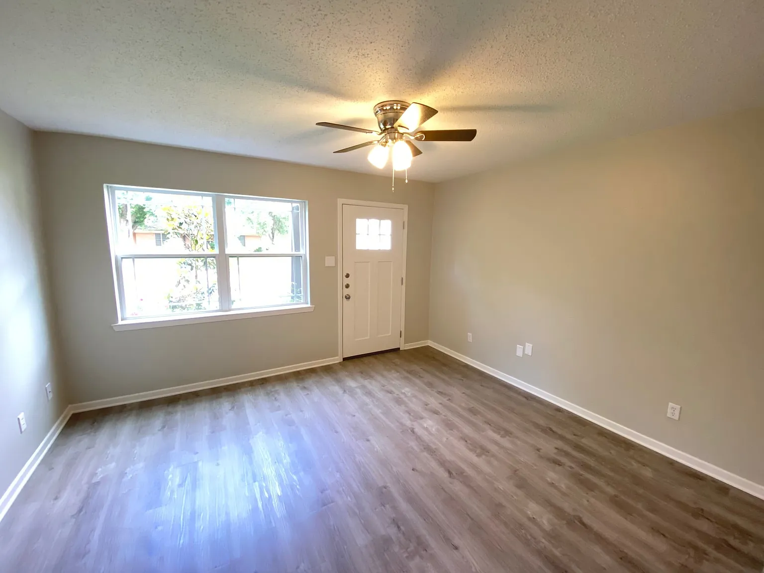 2 bed, 1.5 bath, 795 sqft, $1,025 — Photo 3