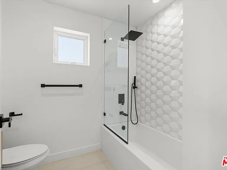 839 N McCadden Pl #B — Photo 21