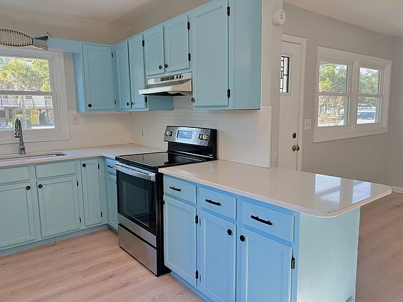 4th image of 154 NE 6th St