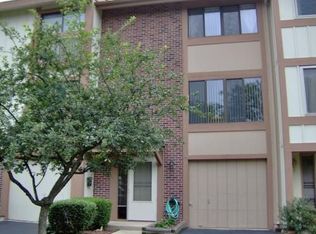 554 Chisholm Ct, Roselle, IL 60172