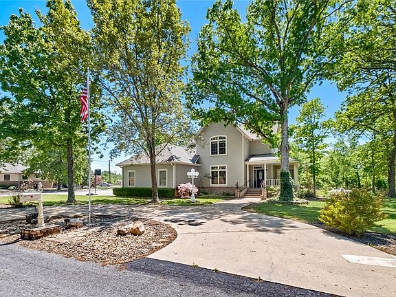 2nd image of 21 Kildonan Dr