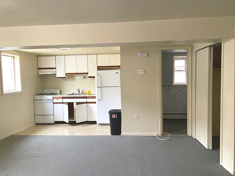 37 E 51st St #1S — Photo 1
