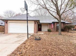 600 Chestnut Ln, Paris, TX 75462