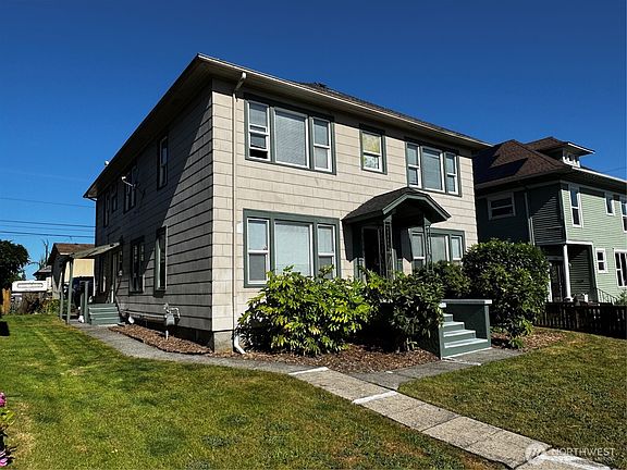3rd image of 3210 Grand Avenue