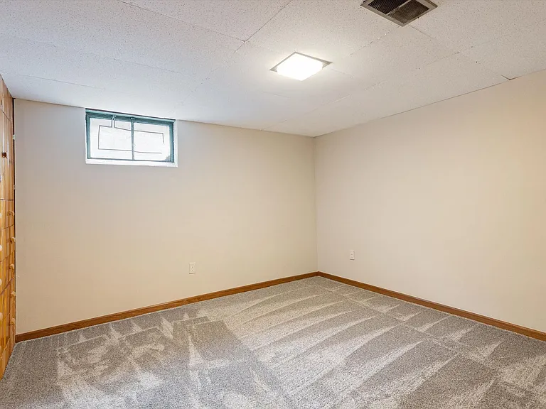 7514 Cass St — Photo 17