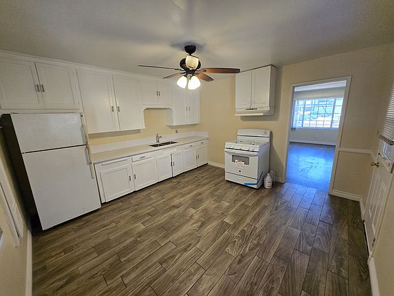 3rd image of 4925 Harbinson Ave