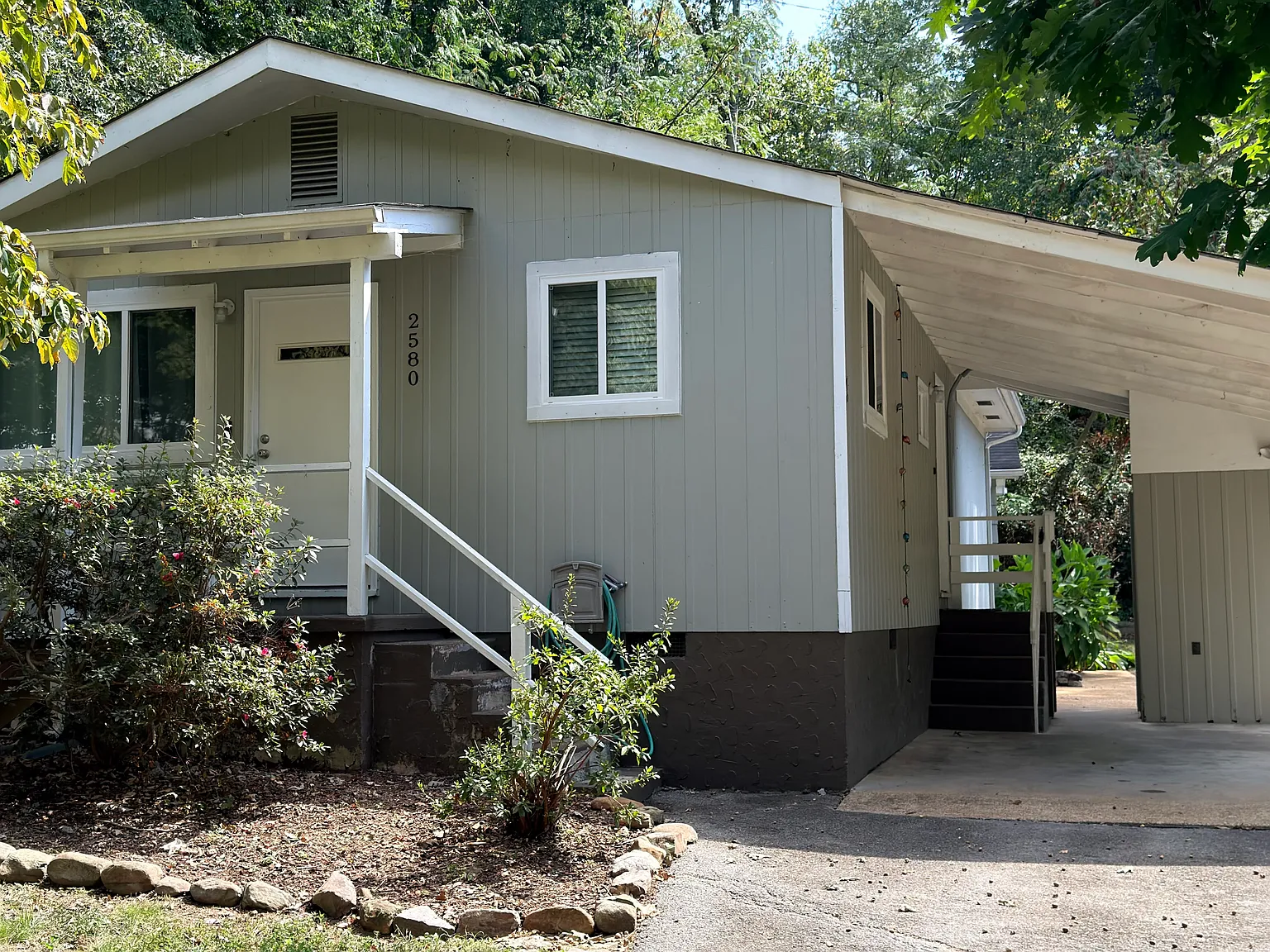 3 bed, 960 sqft, $1,800 — Photo 1
