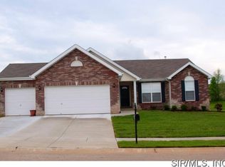 6748 Oxford Ln, Maryville, IL 62062