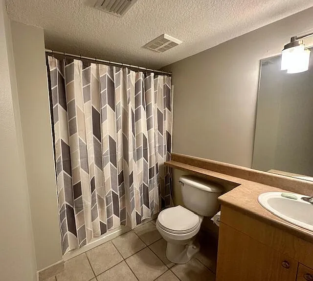 402 Villa Cir #402 — Photo 12