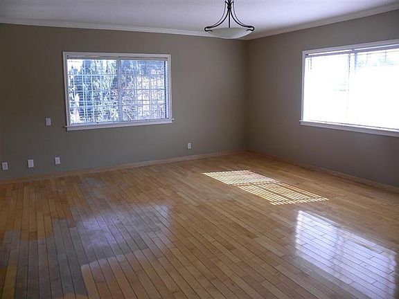4th image of 944 Westchester Pl