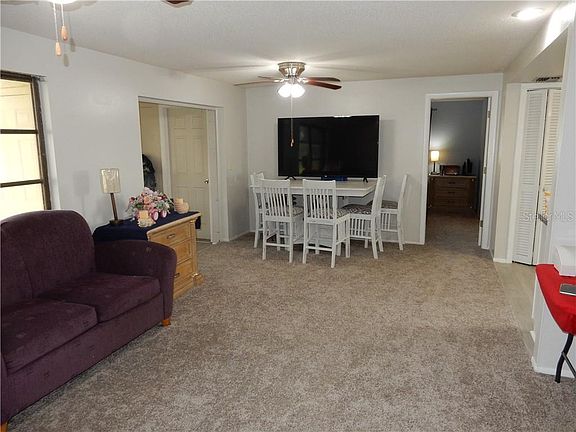 3rd image of 860 Roseway Ter