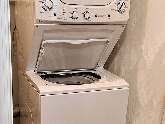 Washer / Dryer Included