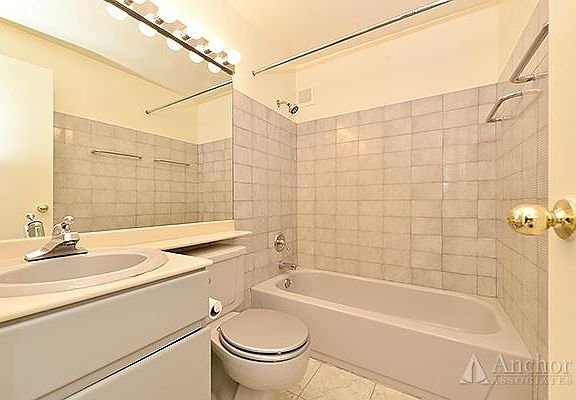5th image of 1991 Broadway APT 8A