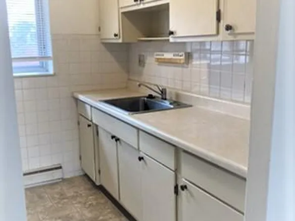8407 General Grant Ln, Saint Louis, MO 63123