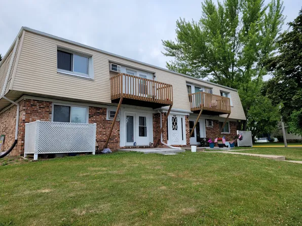 1100 19th St APT 6, Reedsburg, WI 53959