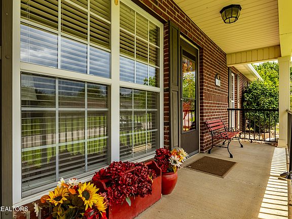 3rd image of 3002 Country Meadows Ln