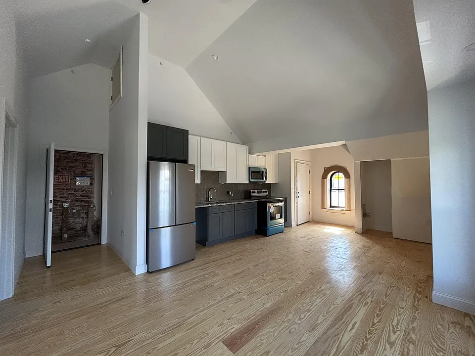 205 Summer St