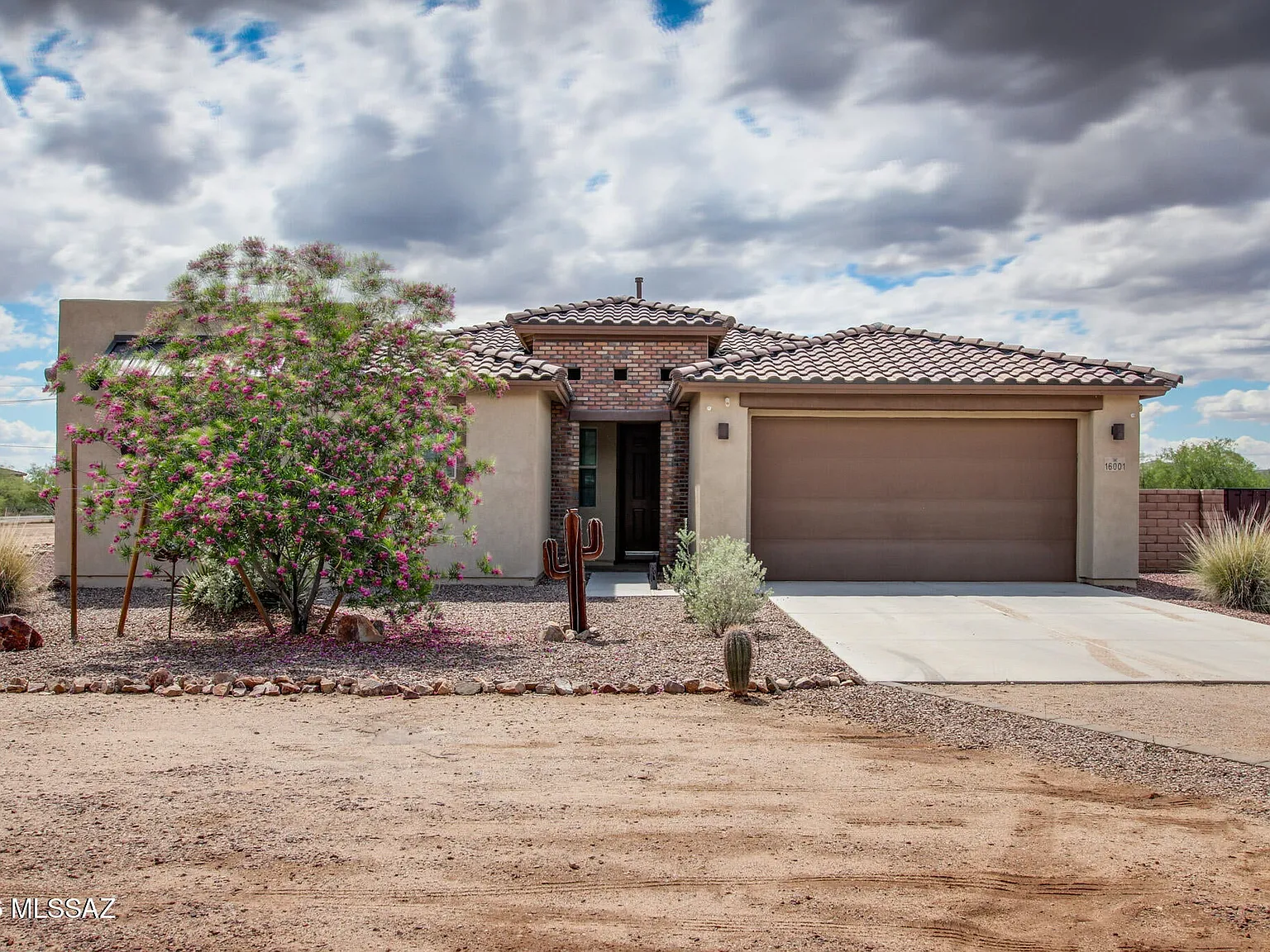 4 bed, 2.5 bath, 2517 sqft, $3,000 — Photo 2