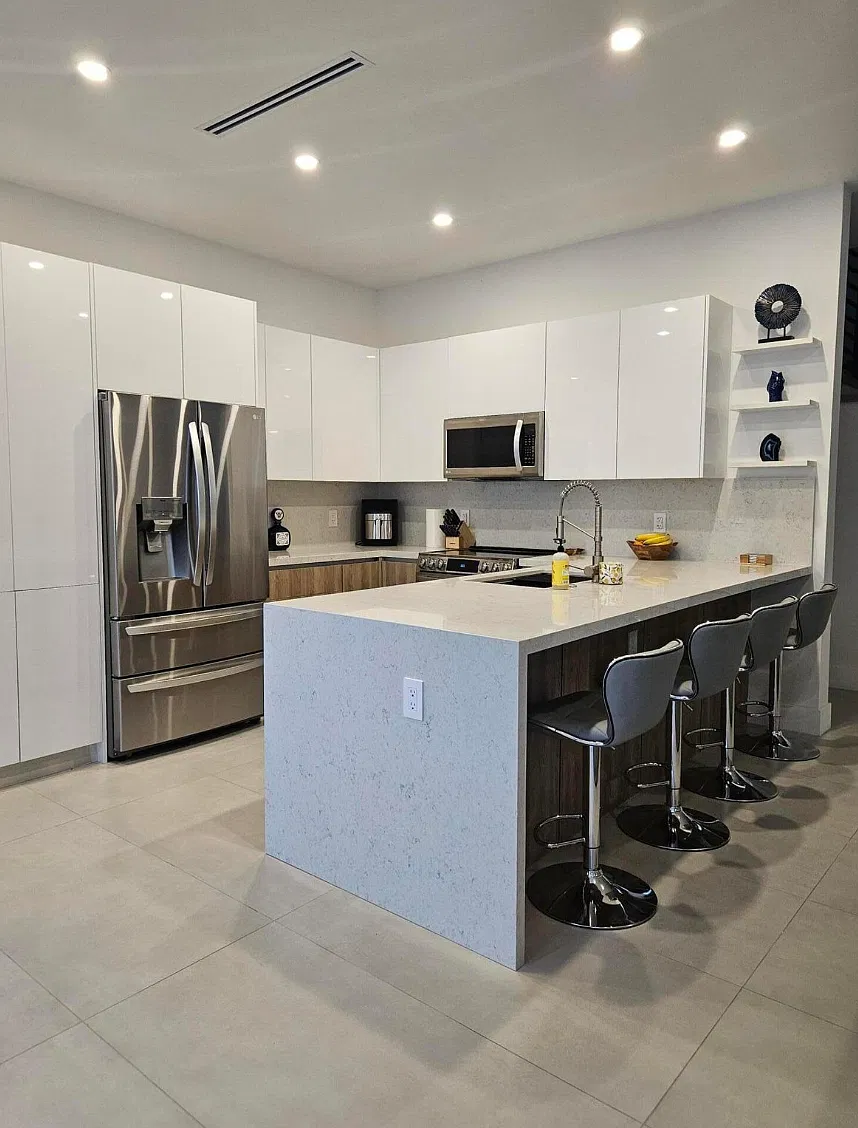 3 bed, 3.5 bath, 1898 sqft, $6,200 — Photo 1