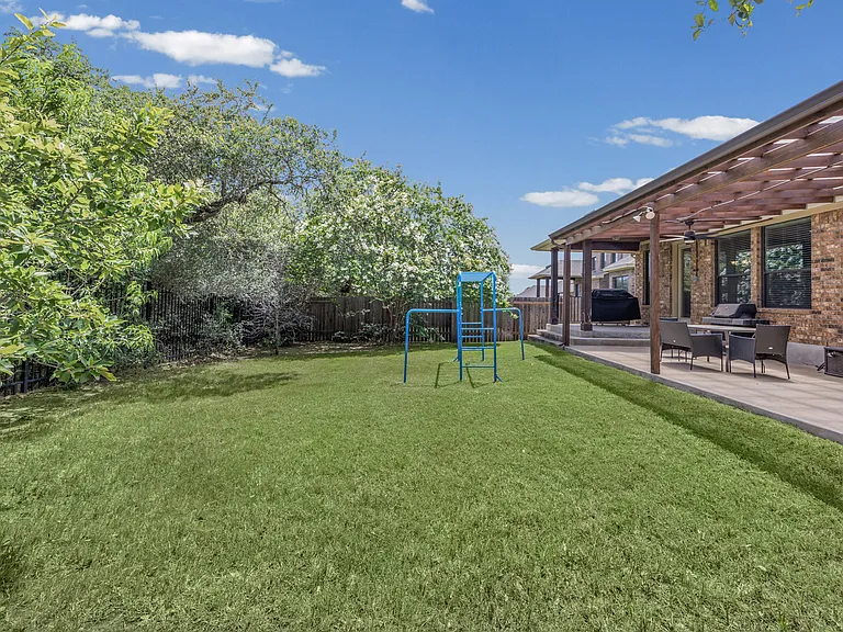 5524 Allamanda Dr — Photo 20