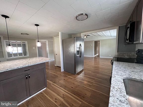 3rd image of 10922 Bower Ave