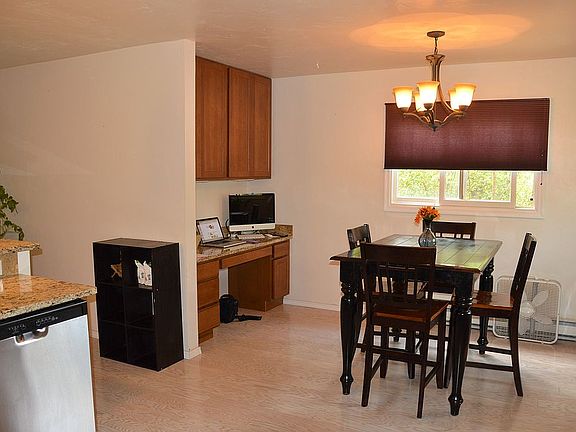 Dining/Breakfast Nook