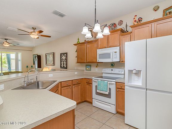 5th image of 2250 Camberly Cir