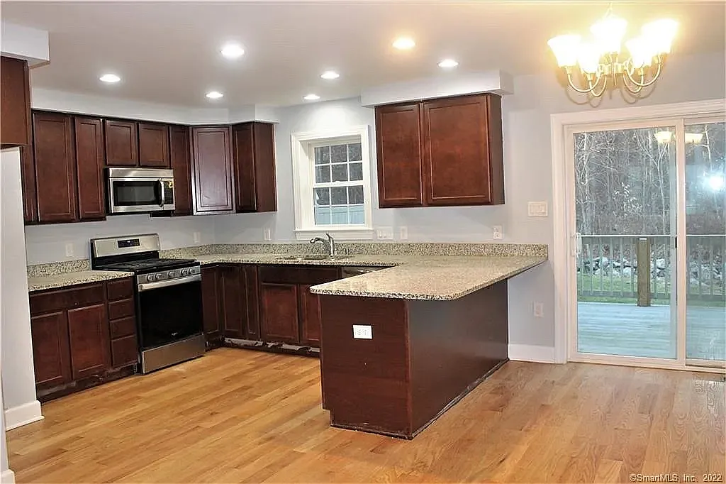 3 bed, 2.5 bath, 1480 sqft, $2,492 — Photo 4