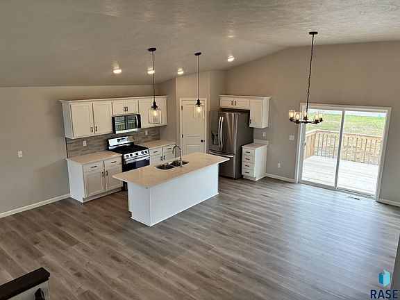 2nd image of 2209 E Alexa St