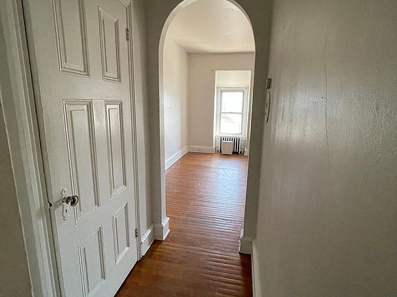 4th image of 212 S 41st St #3FR