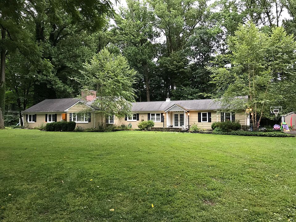 1st image of 703 Potter Dr