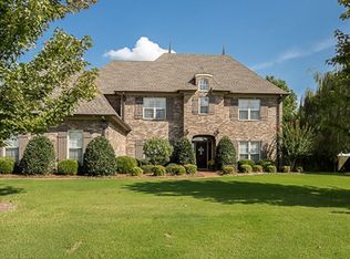 26 Nottingham Dr, Jackson, TN 38305