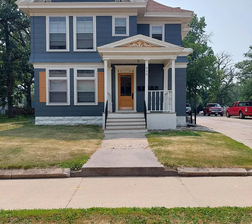 915A, LLC