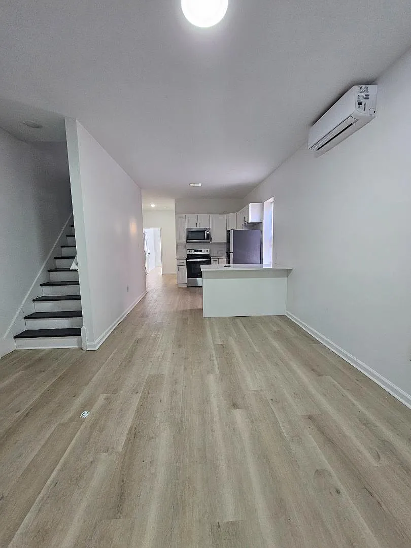 1628 W Lehigh Ave - 1628 W Lehigh Ave - 2nd Fl Front Room — Photo 1