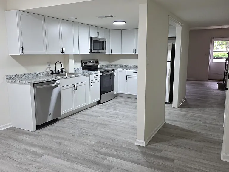 1159 Adams Ct — Photo 2