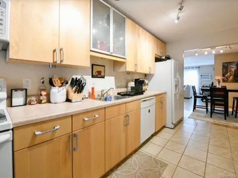 1st image of 39 Wellington Dr
