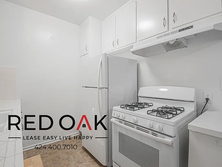710 N Genesee Ave #10 — Photo 8