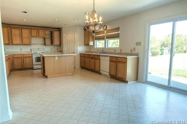 500 Zander Woods Ct — Photo 9
