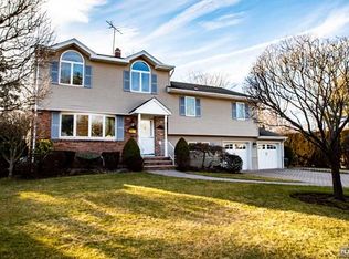 35 Pierce Ave, Cresskill, NJ 07626