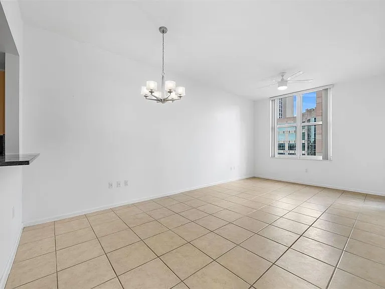 511 SE 5th Ave #615 — Photo 4
