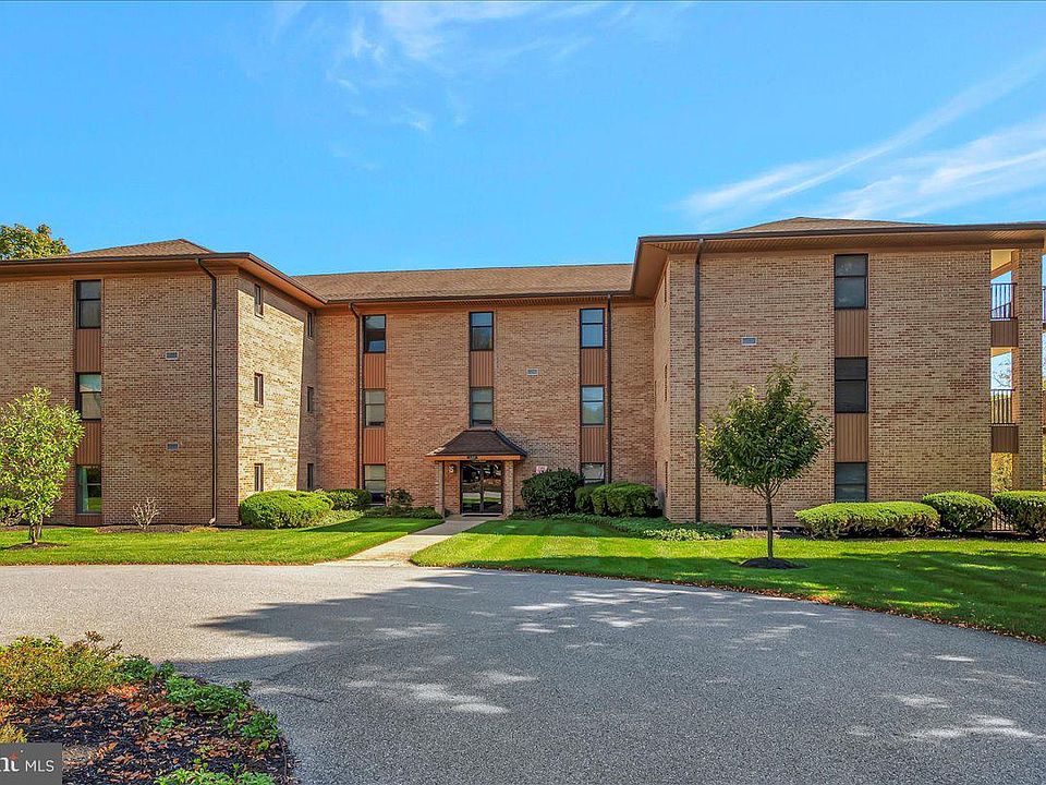 1st image of 3207 Falcon Ln APT 319