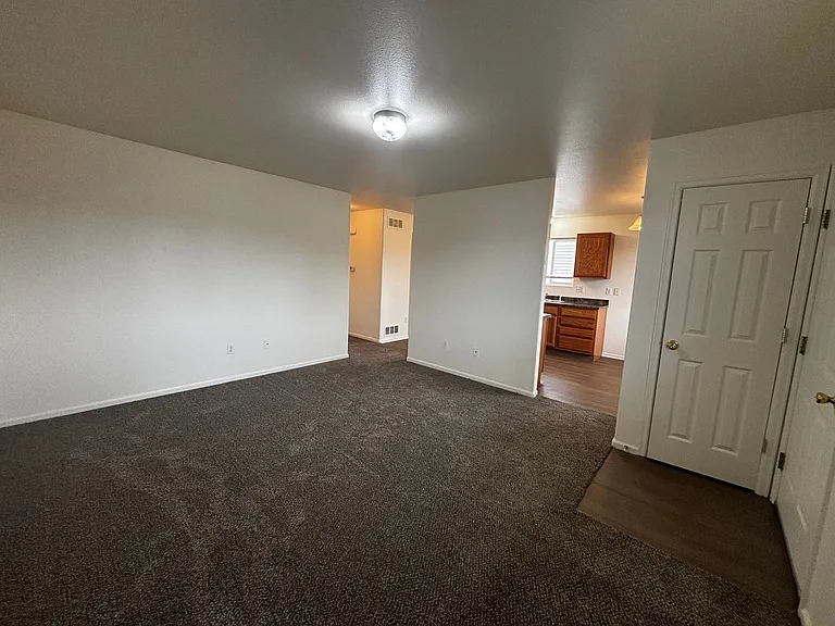 PM 280 - 639 W. 2nd Street — Photo 8