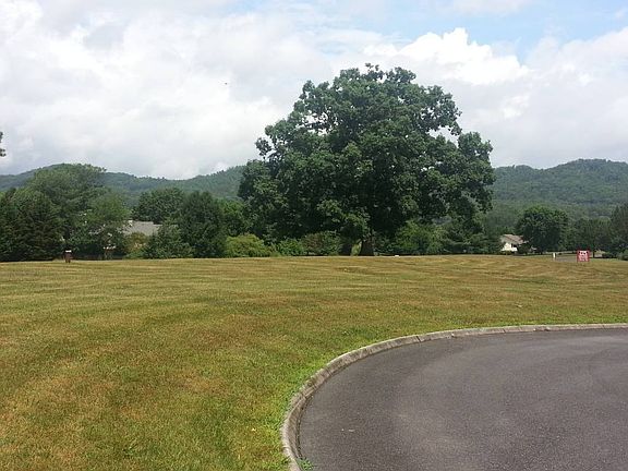3rd image of 3913 Buck Hill Dr