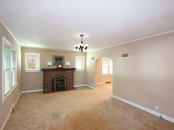 3rd image of 750 S Saint James Blvd